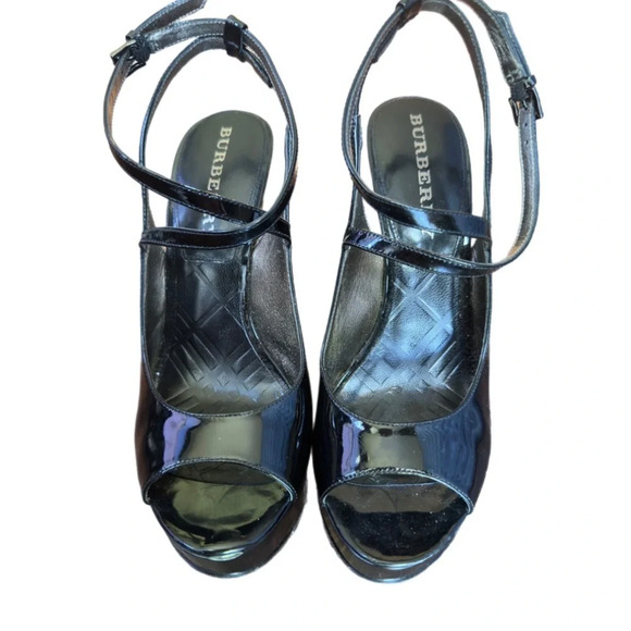 Burberry patent leather strappy wedges - Picture 2 of 6